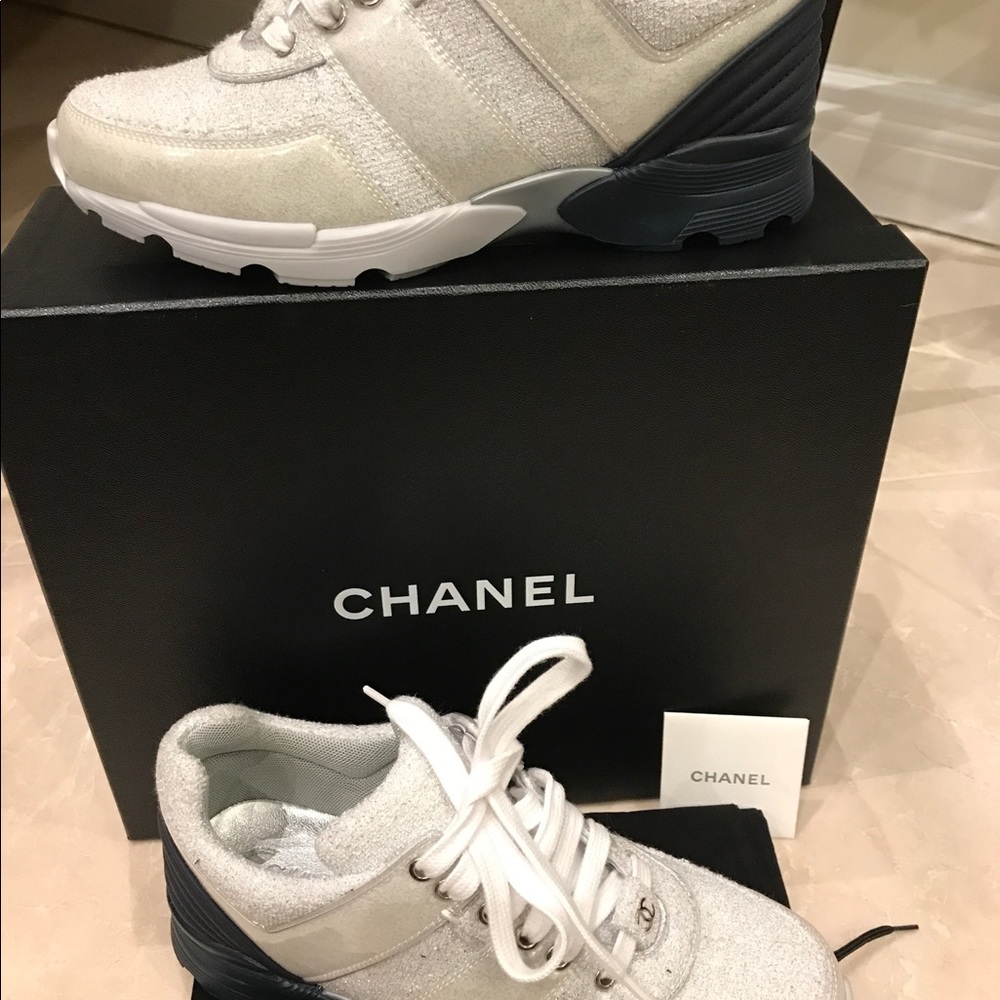NIB Chanel 17S Silver Terry Cloth CC Sneaker sz 37 - Picture 8 of 8